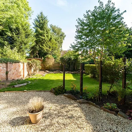 Emerald Delightful Moseley Mews, By Staystaycations Apartment